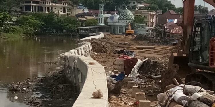 DPD GMNI Kaltim Soroti Turap Miring di Sungai Karang Mumus, Minta BWS IV Kalimantan dan Kontraktor Tanggung Jawab