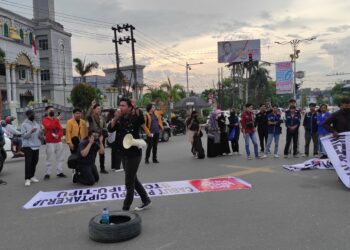 Aliansi Mahakam Aksi di Simpang Empat Lembuswana, Desak Cabut Perppu Kerja