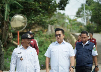 Pemkab Kukar Bikin Jalan Desa Karya Jaya Kukar Mulus