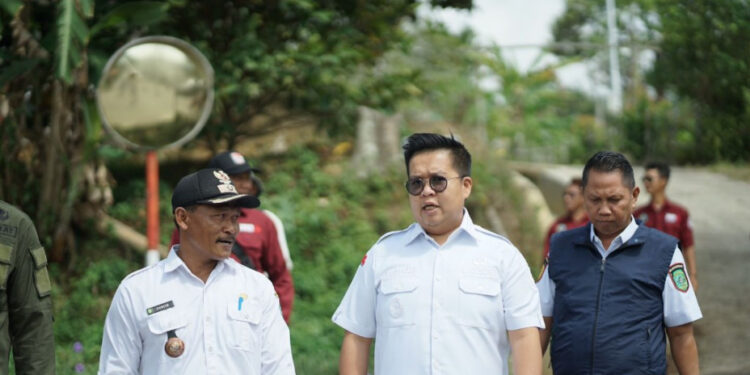 Pemkab Kukar Bikin Jalan Desa Karya Jaya Kukar Mulus