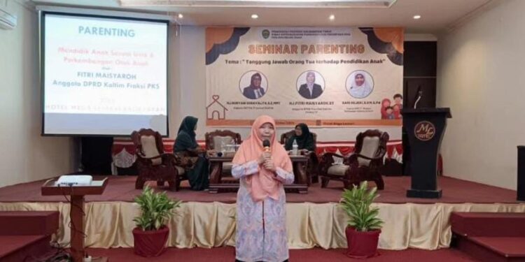 Hadiri Seminar Parenting di Balikpapan, Fitri Maisyaroh Ajak Orang Tua Care Pada Pendidikan Anak