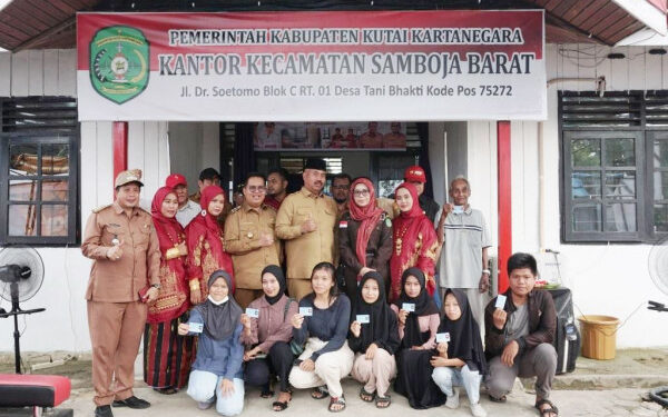 Inovasi Berbasis Aplikasi , Program “Geprek Sambar” Permudah Layanan Kependudukan di Samboja Barat
