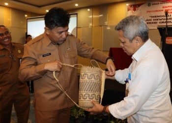 Berikan Bantuan Tunai ke Warga, PKH Diharapkan Mampu Mengentaskan Kemiskinan di Kukar