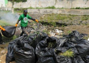 Kelurahan Mangkurawang Normalisasi Anak Sungai Mahakam Untuk Merawat Sumber Air Irigasi