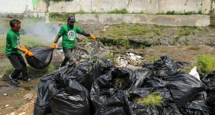 Kelurahan Mangkurawang Normalisasi Anak Sungai Mahakam Untuk Merawat Sumber Air Irigasi