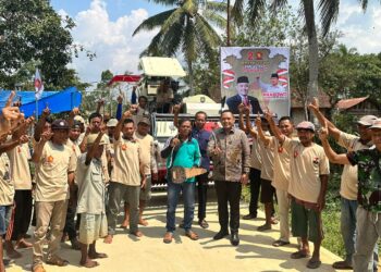 Peduli Sektor Pertanian Kukar, Seno Berikan Combine Harvestar Kepada Kelompok Tani Desa Manunggal Daya