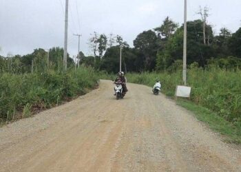 Tingkatkan Infrastruktur, Pemdes Loh Sumber Perbaiki Jalan Penghubung ke Empat Desa