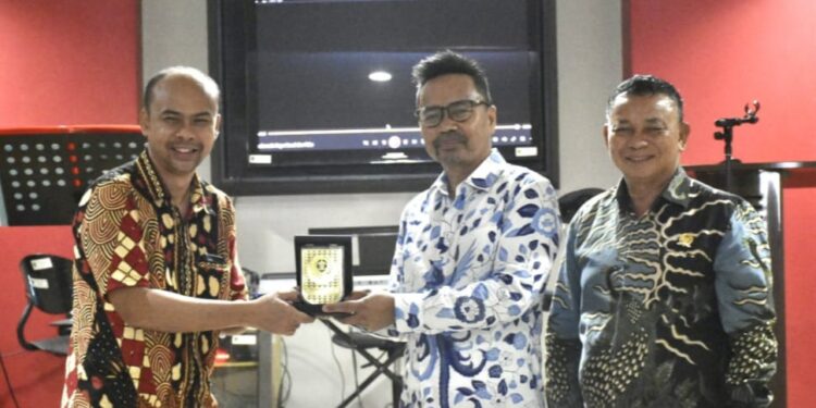 Komisi I DPRD Kaltim Sambut Baik Kunjungan Akademisi FH Unmul dan Asosiasi Laboratorium Hukum Indonesia