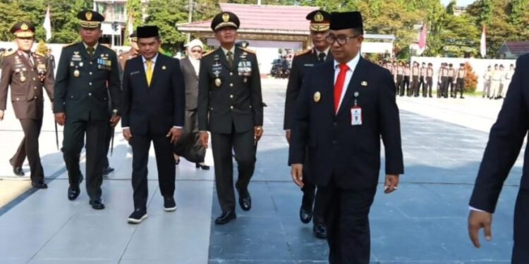 Hamas Ikut Upacara dan Tabur Bunga di Taman Makam Pahlawan Pada Momentum Peringatan Hari Pahlawan ke-78