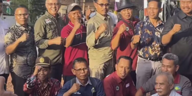 Samsun Berikan Bantuan Kepada Kelompok Tani Kukar Berupa Pupuk Hingga Mesin Panen Pertanian