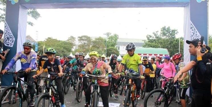 Agus Dorong Masyarakat Terapkan Pola Hidup Sehat Pada Peringatan Hari Kesehatan Nasional Ke-59 Tahun 2023,