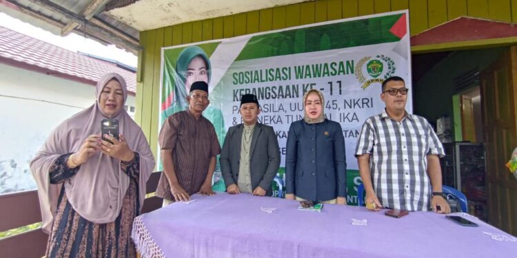 Anggota DPRD Kaltim Rima Hartati Sosbang di Desa Salo Palai