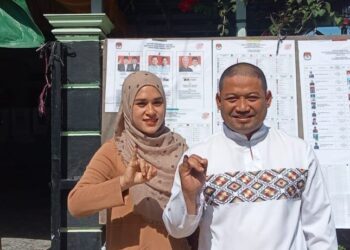 Ketua Komisi II DPRD Kota Samarinda dan Istrinya Mencoblos di TPS 42, Ajak Masyarakat Gunakan Hak Pilih pada Pemilu 2024