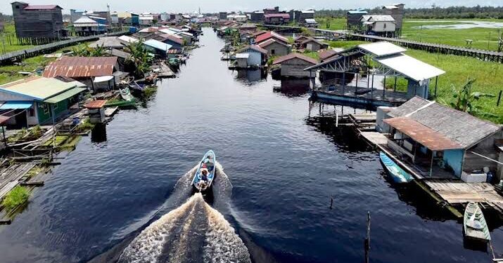 Desa Muara Enggelam: Destinasi Wisata Air Unik di Hati Danau Melintang