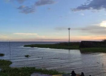 Libur Lebaran Membawa Keramaian ke Danau Semayang dengan Pemandangan Memukau