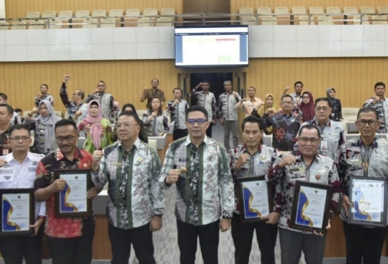 Sekretariat DPRD Kota Samarinda Raih Penghargaan Perangkat Daerah Terbaik, Wali Kota Apresiasi Kinerja