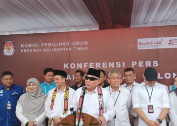 Ditemani Ribuan Pendukung, Isran Hadi Daftar di KPU Kaltim