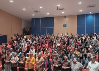 Dihadiri Ratusan Mahasiswa Unmul, Diskusi Bedah Buku “Inche Abdoel Moeis Pejuang Nasionalis Tanpa Pamrih” Sukses Digelar
