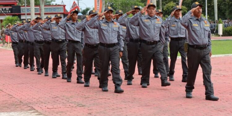 1000 Satlinmas Diserahkan ke Polres Kukar Jelang Pilkada 2024