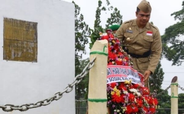 Ziarah Makam Pahlawan di Tengah Gerimis, Pjs. Bupati Kukar Kenang Perjuangan Bangsa