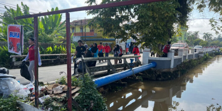 Kelurahan Loa Ipuh Hijaukan Bantaran Sungai untuk Tekan Risiko Abrasi