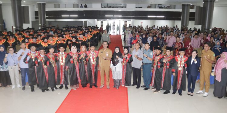 Pjs Bupati Ajak Lulusan STIENUS Bangun Kutim