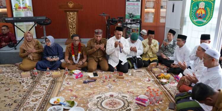 Pjs Bupati Kutim dan Kepala DPPKB Kompak Dukung Kegiatan Khataman Quran