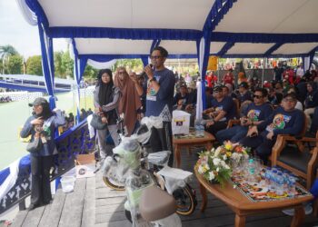 Membangun Semangat Kebersamaan Melalui Jalan sehat HUT Kutim