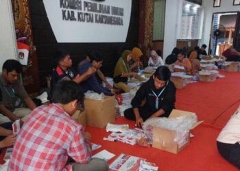KPU Kukar Laksanakan Penyortiran dan Pelipatan Surat Suara Pilkada 2024
