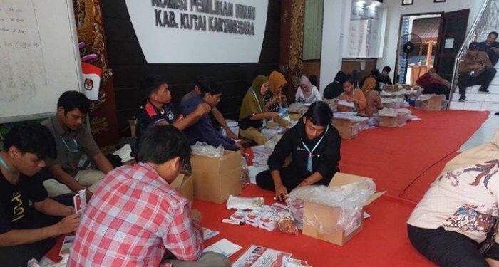 KPU Kukar Laksanakan Penyortiran dan Pelipatan Surat Suara Pilkada 2024