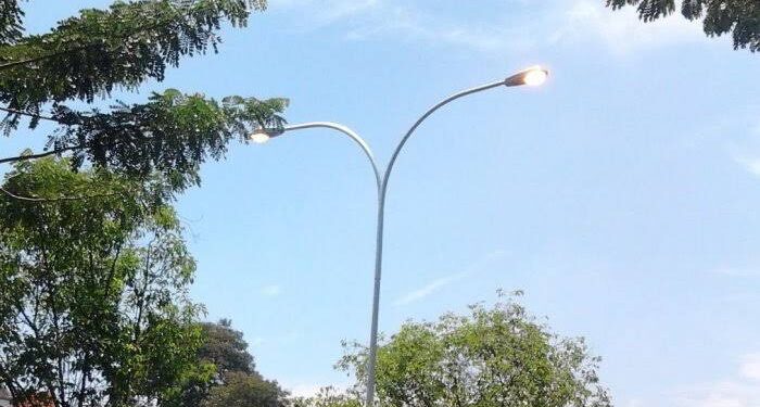 Tenggarong Genjot Pemasangan Lampu Jalan, Tingkatkan Keamanan dan Kenyamanan Warga