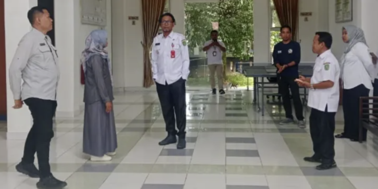 Pjs Bupati Kutim Tinjau Pelayanan Publik di Dua Kecamatan Strategis