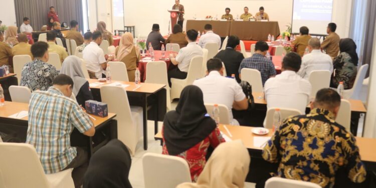 Melalui Rapat Koordinasi Lintas Instansi, Pjs Bupati Kutai Timur Tekankan Data yang Valid untuk Tangani Masalah Kemiskinan