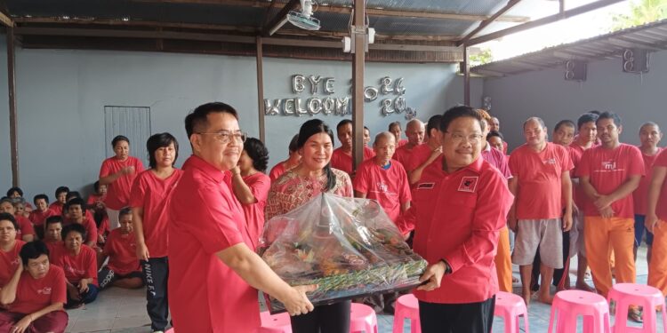 Semarakkan HUT Ke-52, DPD PDI-P Kaltim Laksanakan Kegiatan Sosial Pemberian Santunan