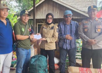 Pasca Kebakaran, Warga Batu Ampar Terima Bantuan dari DPRD Kutai Timur