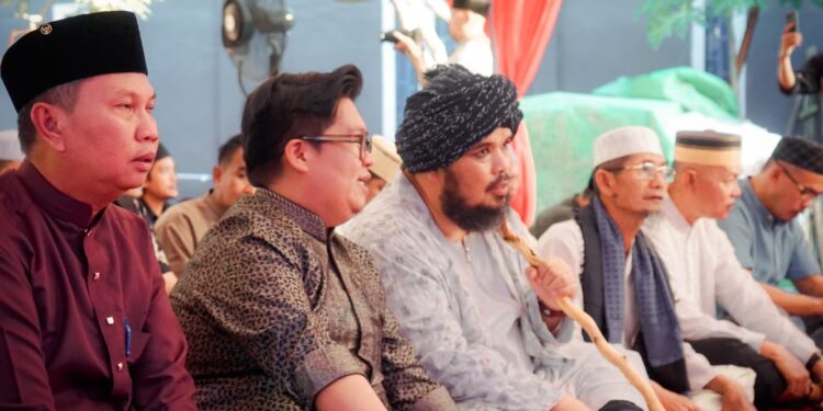 Bukber Berkah, Wakil Bupati Kukar Bagikan 15 Hadiah Umroh Gratis