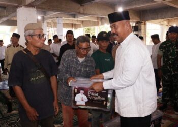 Bupati Edi Damansyah Dukung Pendidikan Santri, Serahkan Bantuan dalam Bukber Ramadan
