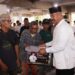 Bupati Edi Damansyah Dukung Pendidikan Santri, Serahkan Bantuan dalam Bukber Ramadan