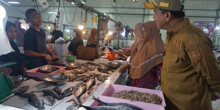 Jelang Idulfitri, Sekda Kukar Dengarkan Langsung Keluhan Pedagang