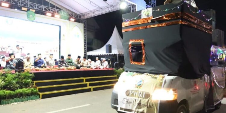 Suasana Haru dan Gembira, Bupati Kukar Resmi Lepas Pawai Takbir Keliling