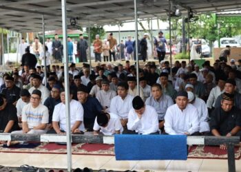 Gema Takbir di Tenggarong, Sekda Kukar Hadiri Sholat Ied Bersama Warga