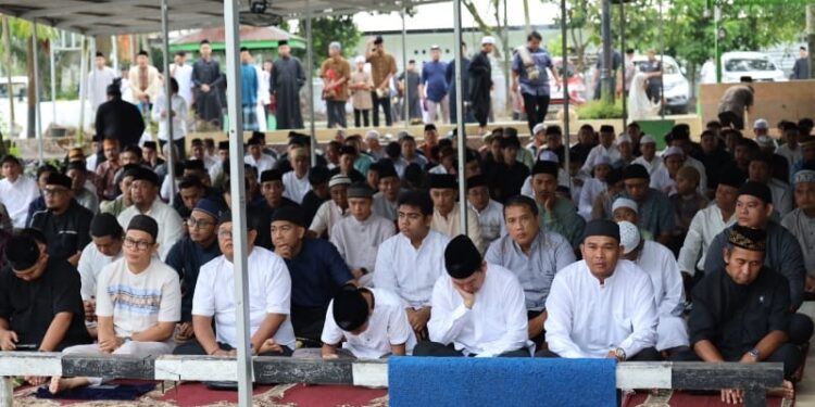 Gema Takbir di Tenggarong, Sekda Kukar Hadiri Sholat Ied Bersama Warga
