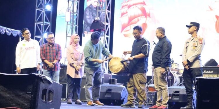 Semangat Maritim Kukar Bersinar dalam Pesta Laut Pesisir 2025 di Samboja