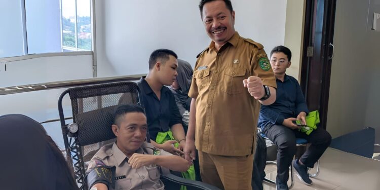 Diskominfo Kukar Awali Kerja dengan Aksi Kemanusiaan