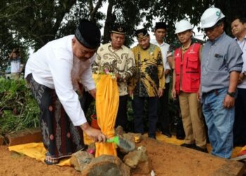 Doa dan Tepong Tawar Iringi Awal Pembangunan Jembatan Baru Tenggarong