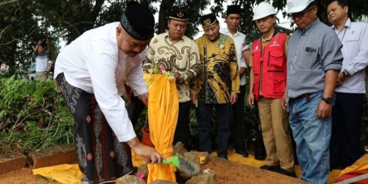 Doa dan Tepong Tawar Iringi Awal Pembangunan Jembatan Baru Tenggarong