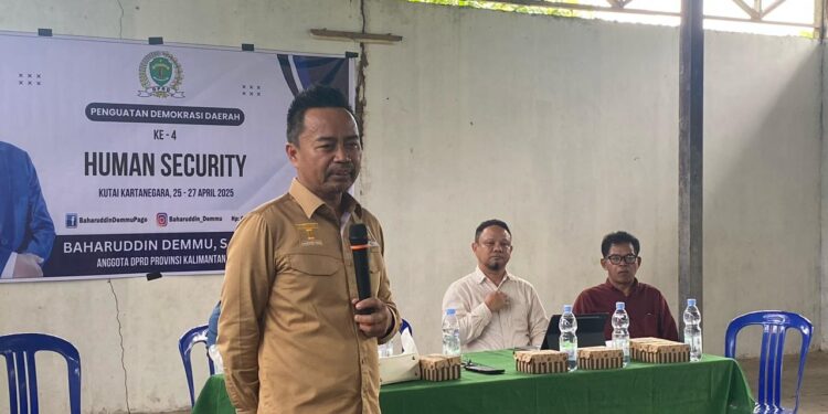 Jalan Umum Dirusak Hauling, Baharuddin Demmu : Ini Hanya Soal Komitmen dan Keberanian Pemprov Kaltim Dalam Menegakkan Aturan