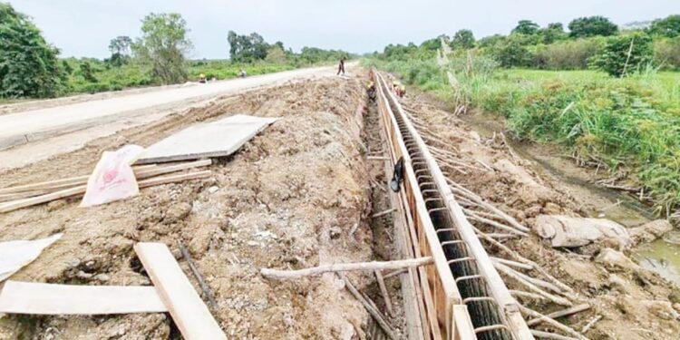 Petani dan Nelayan Sambut Baik Peningkatan Jalan Poros Muara Wis