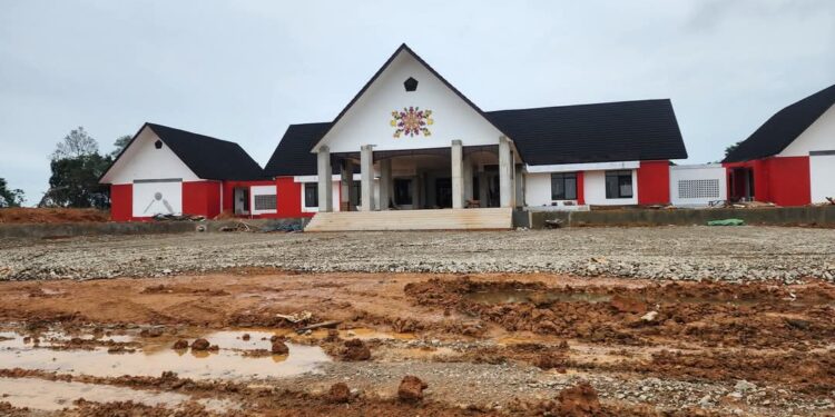 Kantor Baru Siap, Warga Kota Bangun Darat Tinggal Tunggu Listrik