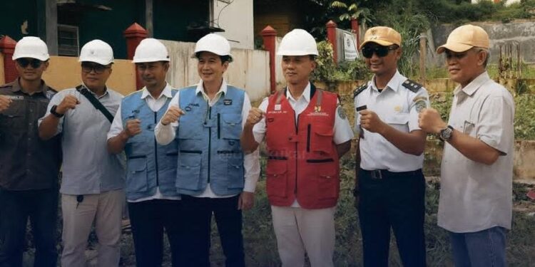 Tinjau Drainase di Maluhu, Kepala Dinas PU Kukar Pastikan Perbaikan Masuk Anggaran Perubahan 2025